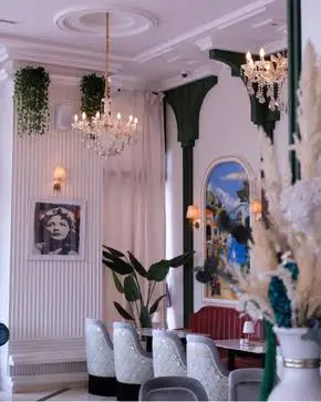 Brasserie Française Chic